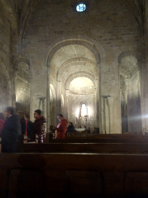 Interior de la iglesia del monasterio de Leyre